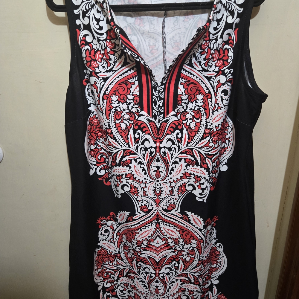 New York & Company Black and Red Patterned Tank Top